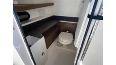 2017 Sea Ray SDX 290 Outboard 8 