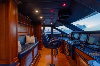 NAMASTE 31 Bridge Deck Pilothouse