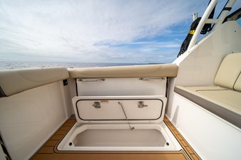 2019 Pursuit DC 325 Dual Console 32 