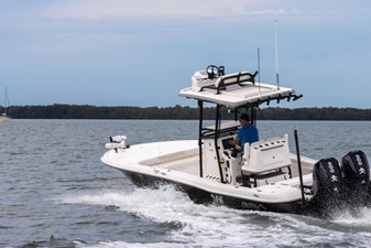 28' Caymas 281HB Center Console 6 
