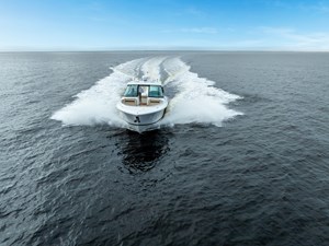 2019 Pursuit DC 325 Dual Console 12 