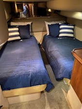 2002 Cruisers Yachts 4270 Express 11 