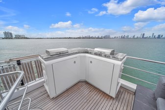 95 Raised Pilothouse 90 95' Azimut-59