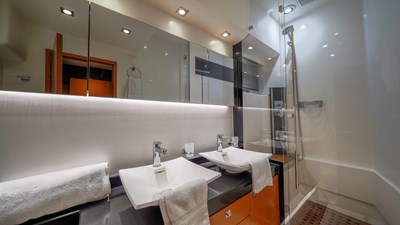 C'EST LA VIE 20 Master Head