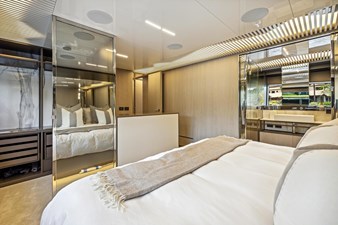 - 64 65_2021 85ft Ferretti Yachts 850