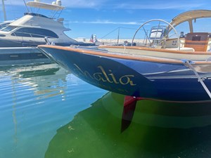 MAHALIA 11 11. Beautifully sculpted transom shapoe