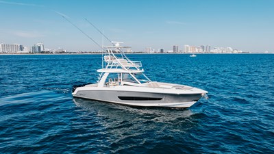 Boston Whaler 420 Outrage 20 