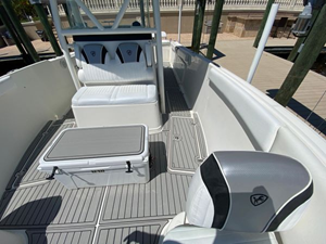 2015 Century 3200 Center Console 42 43