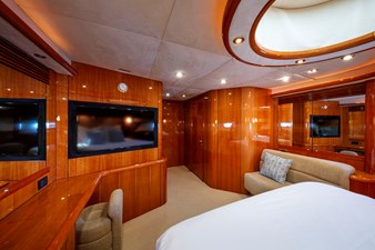 LADY YOUSRA 22 M/Y LADY YOUSRA SUNSEEKER 82 VIP Cabin