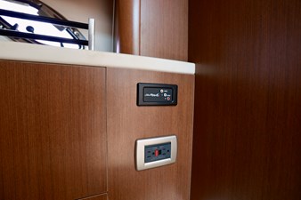 ANTANI 23 330-SUNDANCER-SEA-RAY-2014-YACHTSBLUE-SALON-TV-AUX-CONNECTION