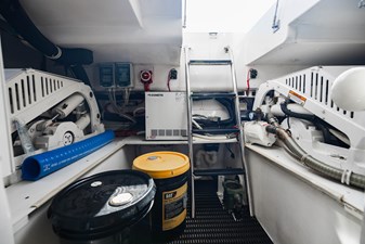 Farther & Sun 76 Engine Room