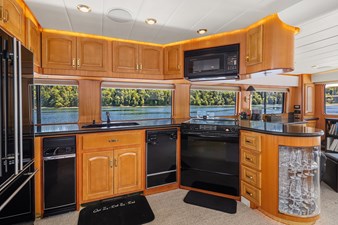 QUE SA-RAH SA-RAH 13 Galley