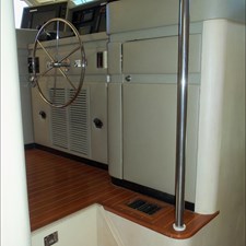 MON SHERI  12 Pilothouse Entrance
