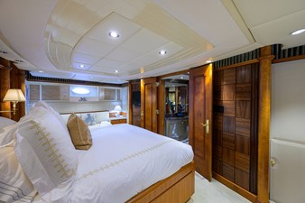 THE BEELIEVER 21 MASTER STATEROOM
