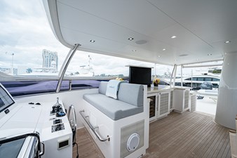 ANDREA VI 37 Flybridge Helm