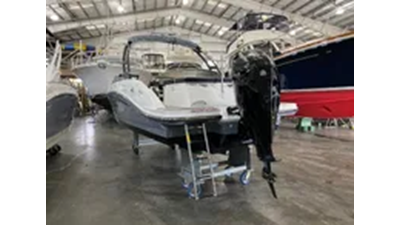 2024 Sea Ray SPX 230 Outboard 3 