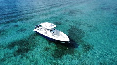 2018 Everglades 335 Center Console 14 