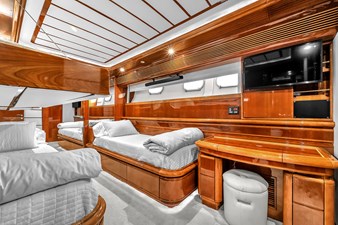 Ferretti Yachts Custom Line 94 65 
