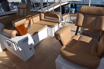 CAZADORA 13 Comfortable Bridge Deck