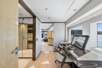 M/Y LEGACY 18 Master Study