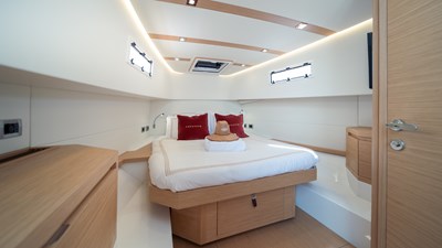 Freedom 28 VIP Cabin