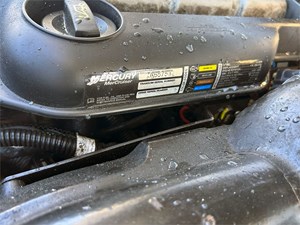 19' Rinker 2012 196 Captiva 16 