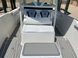 2015 Century 3200 Center Console 43 44