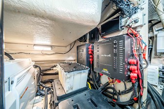 RECON ROYALE 53 Main DC breaker panel