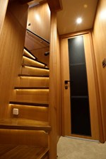 JOHNSON 93 OPEN BRIDGE 25 Stairs down to staterooms