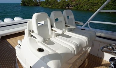 AUDACIOUS 23 HELM SEATING