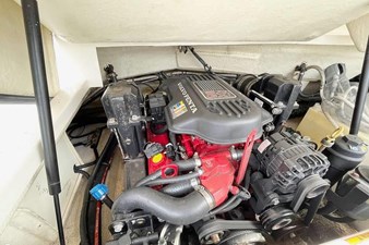 2008 Regal 2250 Cuddy 32 