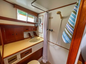 TALLULAH 20 Guest Head Forward 