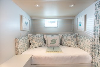 SOVEREIGN 32 Single Stateroom