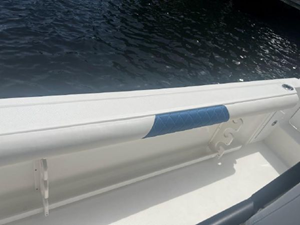 2009 Everglades 290 Center Console 24 25