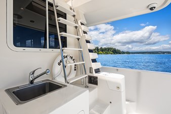 QUE SA-RAH SA-RAH 48 Aft Deck
