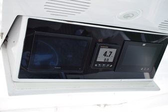 VENTURA 16 Dropdown Overhead Box, New Color CAT Display  