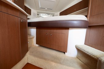 ANTANI 33 330-SUNDANCER-SEA-RAY-2014-YACHTSBLUE-FORWARD-STORAGE