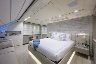 HALCYON 18 