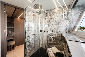 Yacht 56 Bow VIP Head