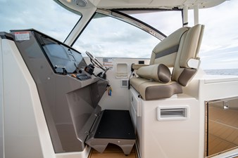 2019 Pursuit DC 325 Dual Console 40 