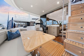PRINCESS F45 (F45094) 11 Cockpit
