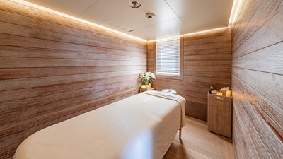 LOON 65 Loon 221' - Lower Deck Beach Club Massage Room