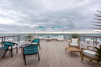 RHINO 55 56. Rhino sundeck
