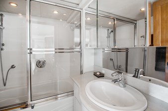 ER 33 34_2000 65ft Pacific Mariner 65 ER