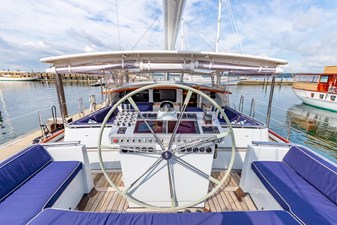 CABOCHON 11 11. View from helm