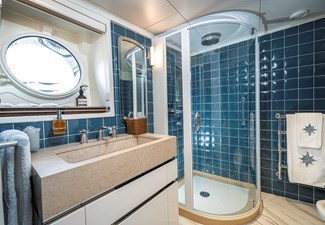 ASTERIA 17 Twin Stateroom En-Suite Head