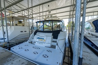 WONDERFUL WORLD 53 Swim platform (in slip)