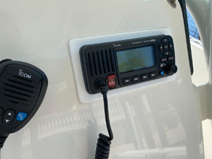 2015 Century 3200 Center Console 28 29