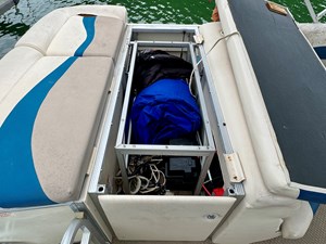 02 Bennington 257L Pontoon NLSQ 22 