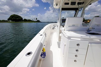 2012 Everglades 325 Center Console 16 